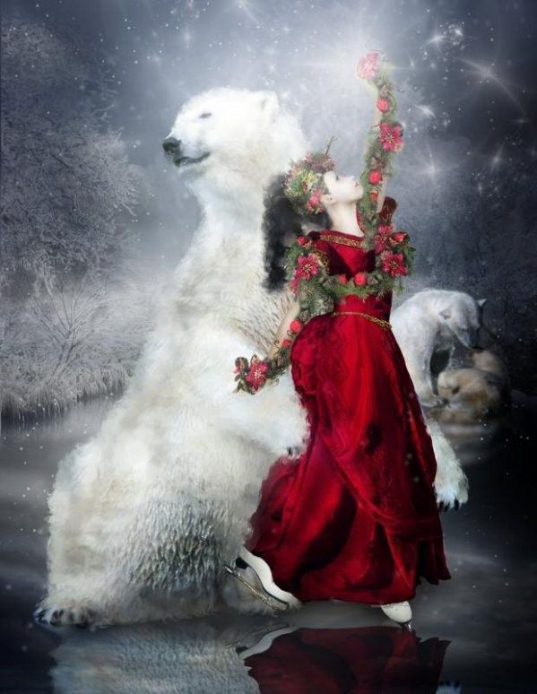 femme et ours blanc